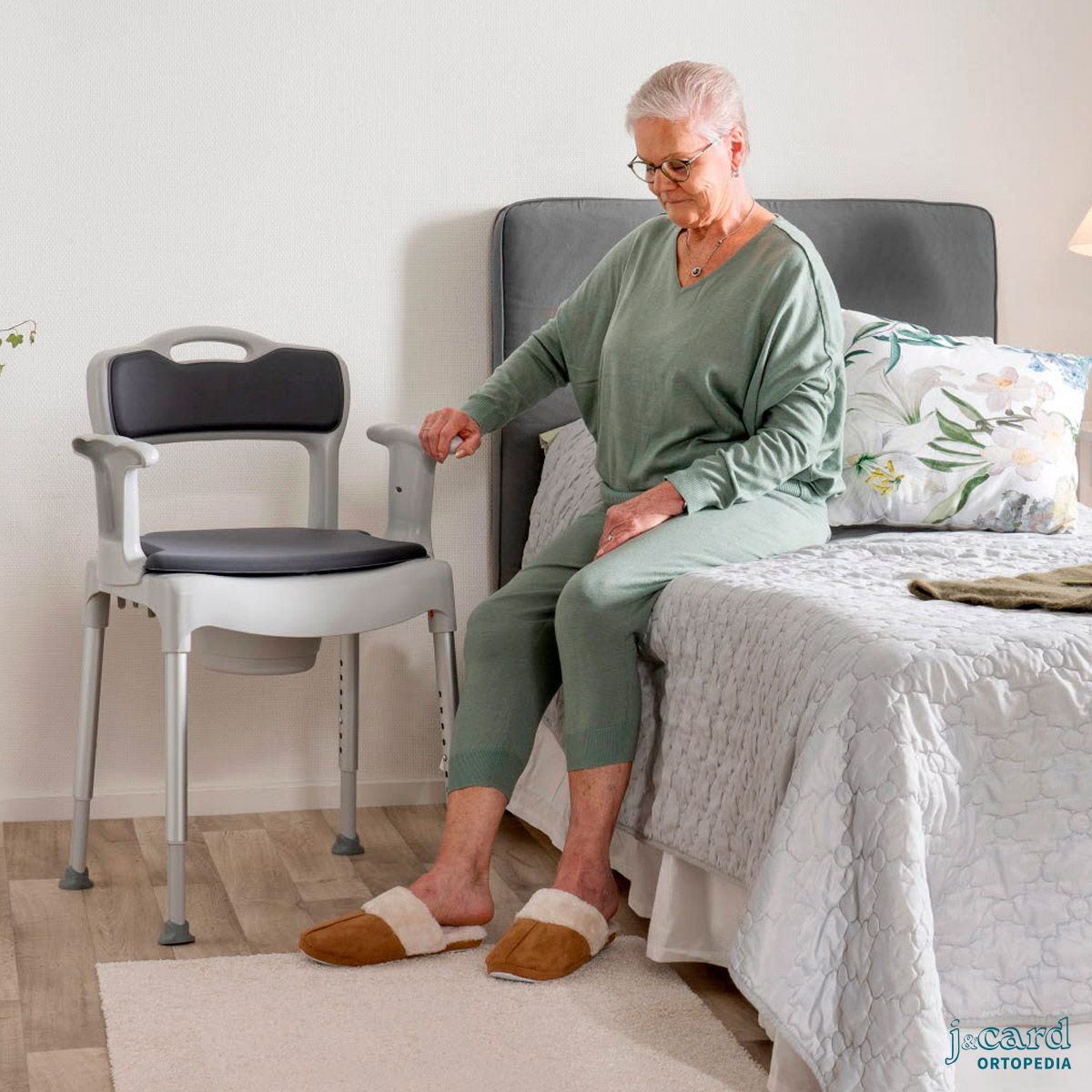 Silla-multifunción-COMODA-SWIFT-sillas-con-inodoro-JCARD-ORTOPEDIA-Cantabria-Torrelavega-06