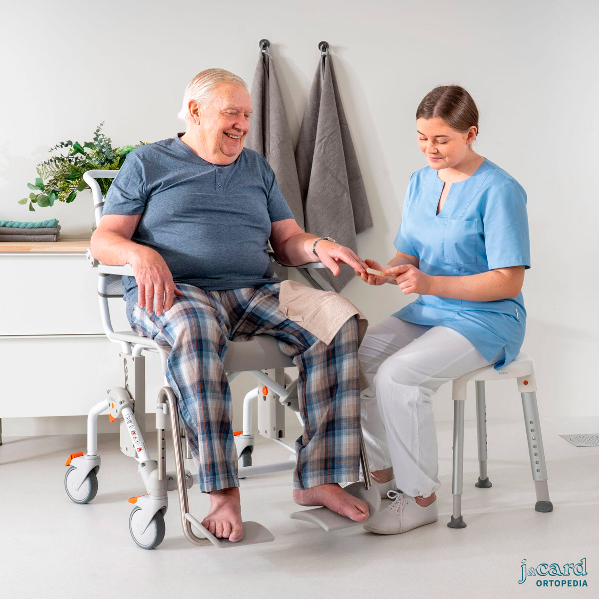Silla-para-la-ducha-y-wc,-regulable-en-altura-MOBIL-2-JCARD-ORTOPEDIA-Cantabria-Torrelavega-04